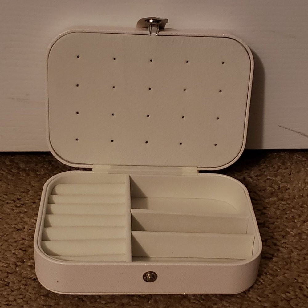 New- Beautiful Misaya Jewelry Box